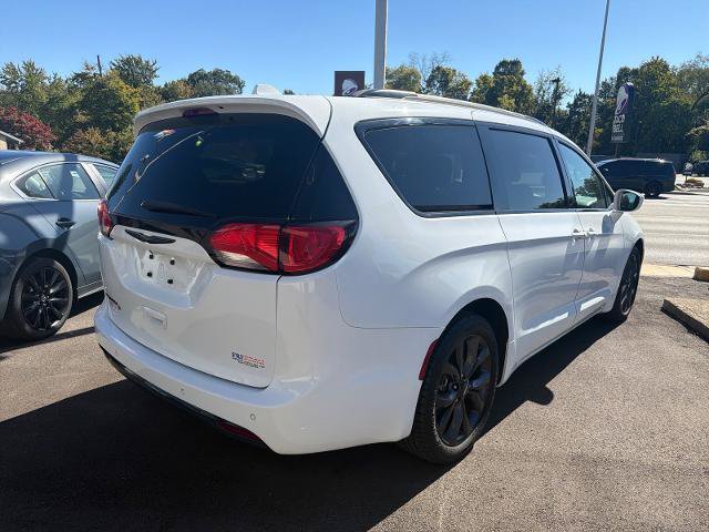 Used 2018 Chrysler Pacifica Touring-L Plus FWD image 2