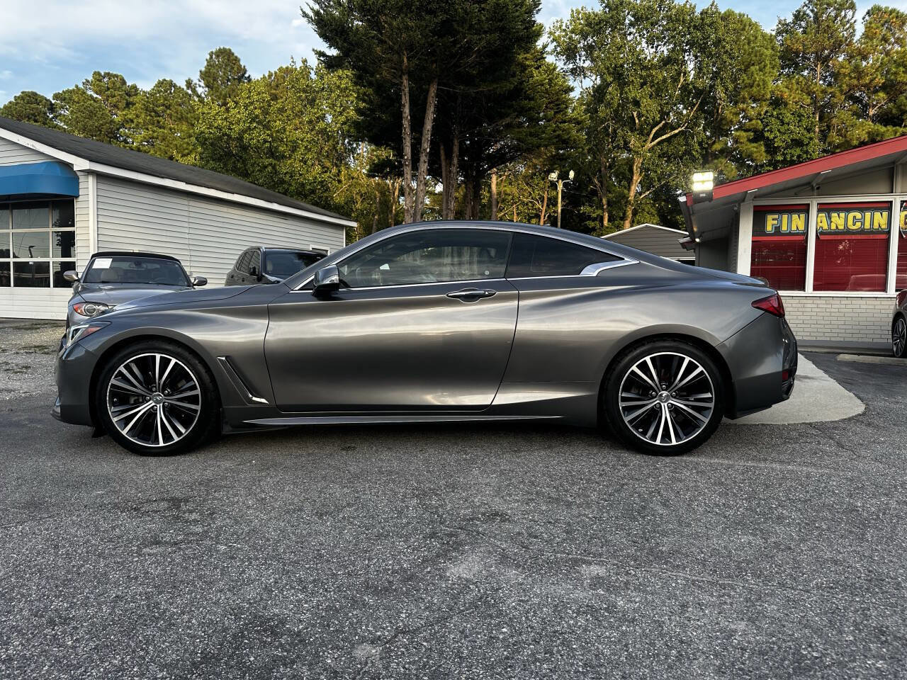 Used 2017 INFINITI Q60 2.0t w/ Premium Plus Package 2.0T image 3