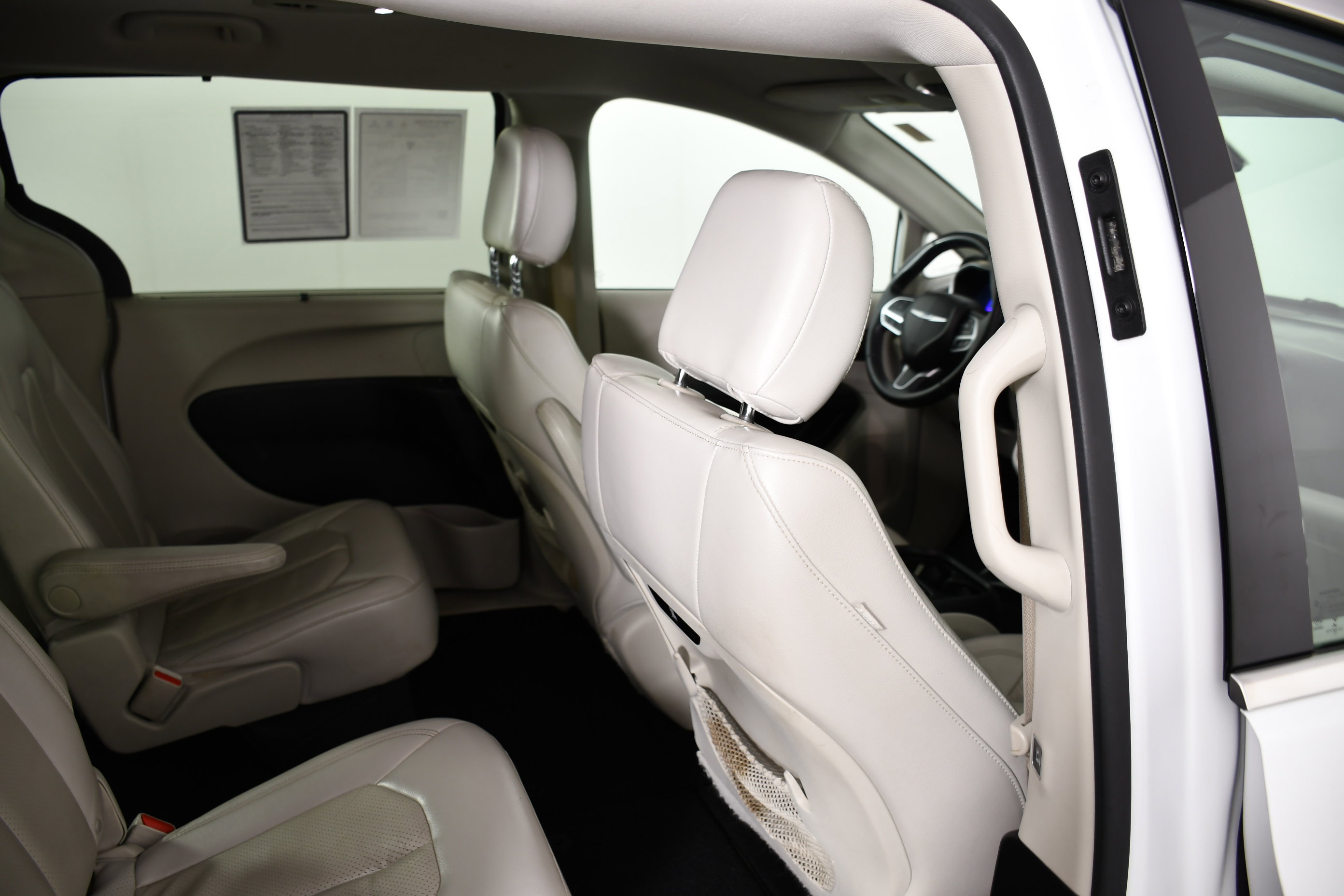 Used 2018 Chrysler Pacifica Touring-L w/ Advanced Safetytec Group FWD image 42