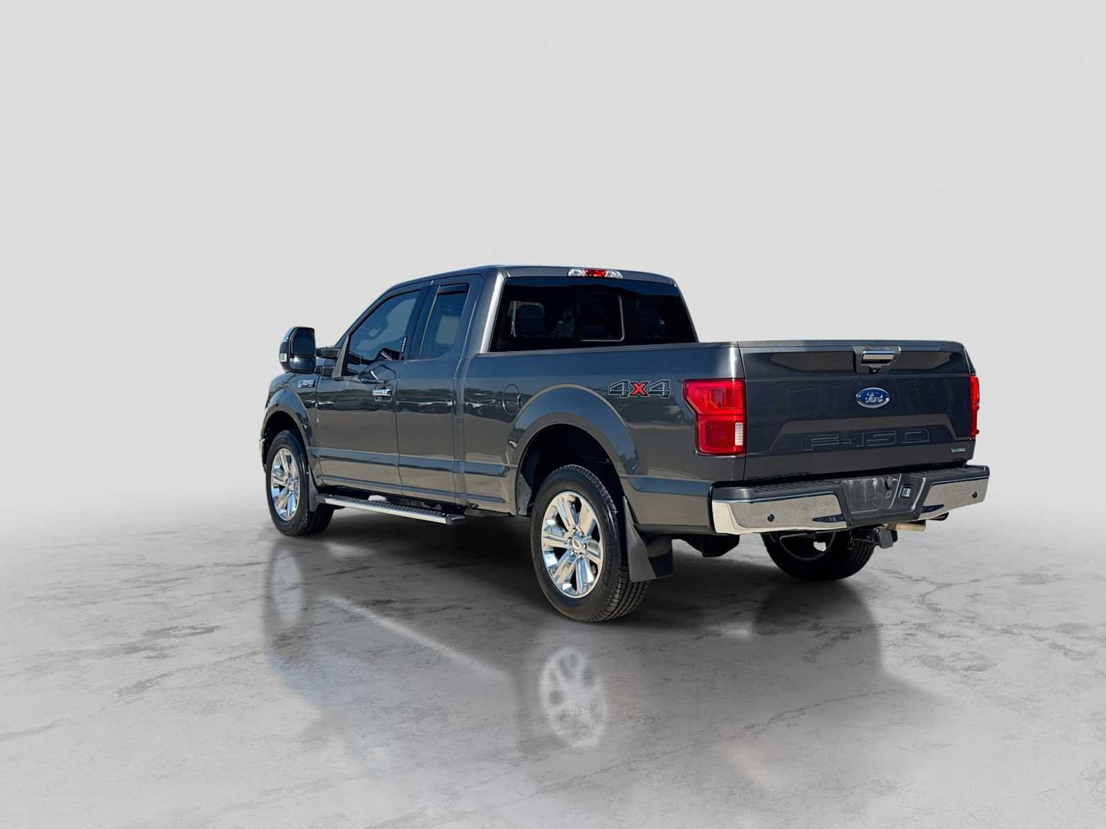 Used 2018 Ford F150 XLT w/ Equipment Group 302A Luxury AWD/4WD image 4