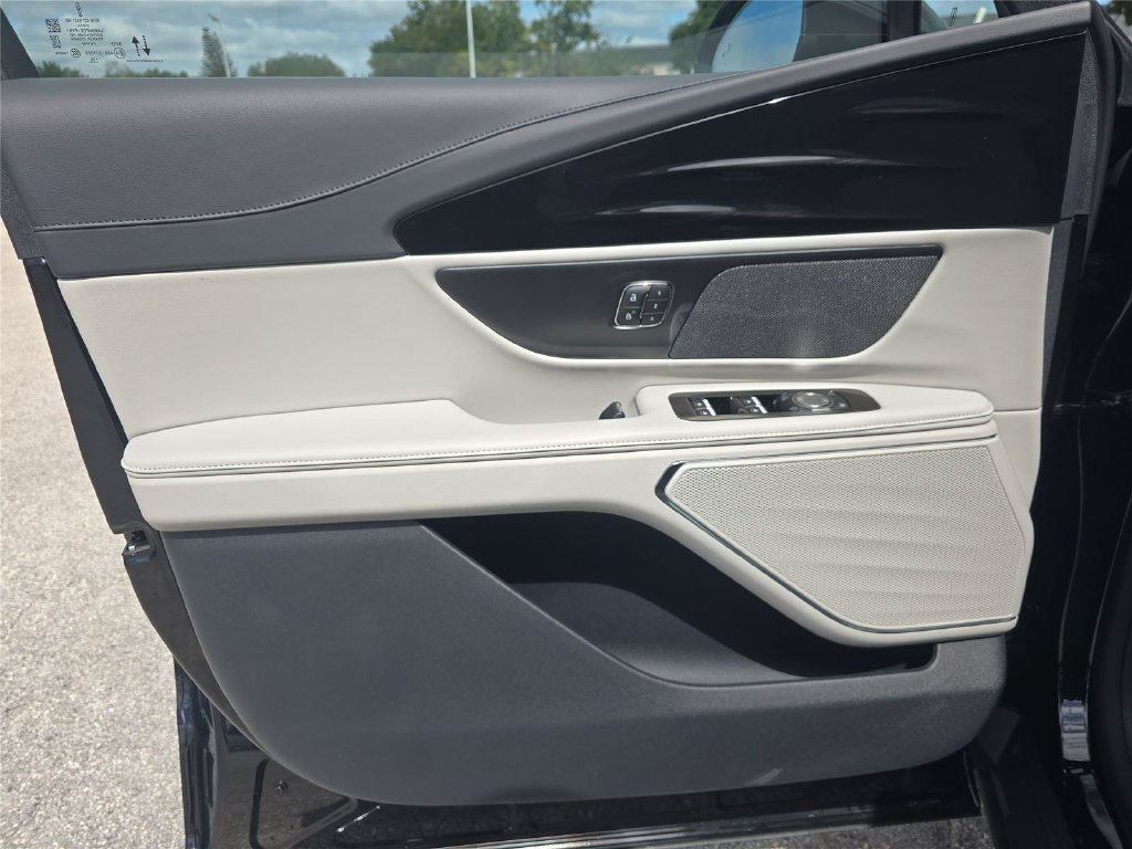 New 2026 Lincoln Nautilus Premier AWD/4WD image 13