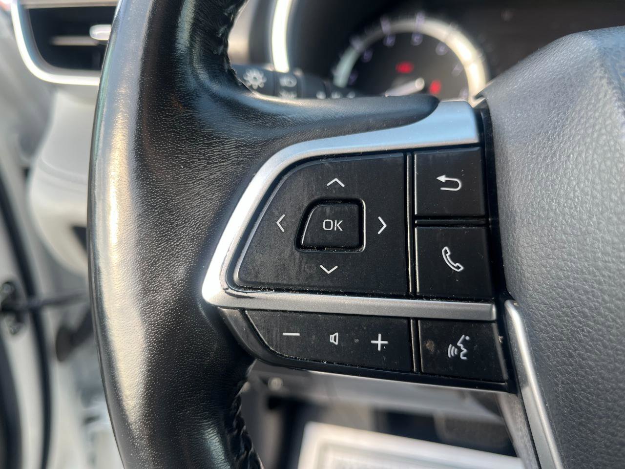 Used 2022 Toyota Highlander XLE AWD/4WD image 31