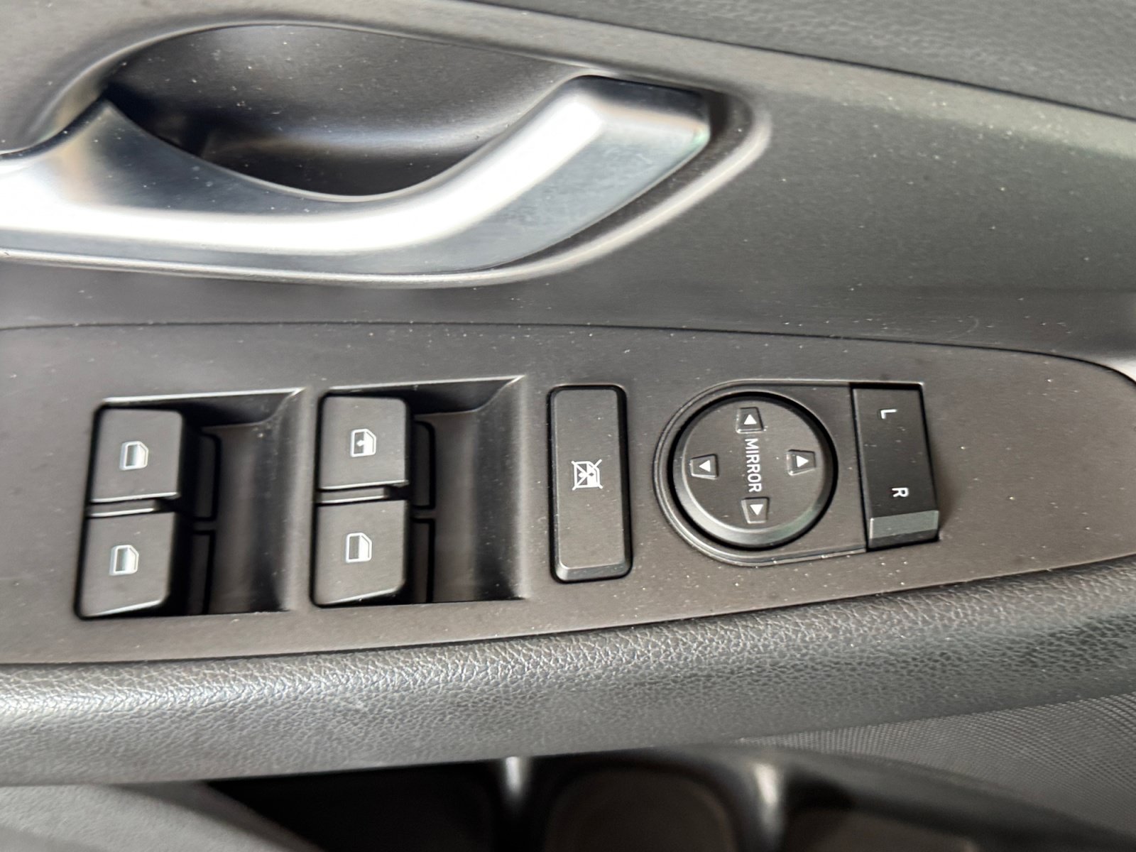 Used 2020 Hyundai Elantra GT FWD image 11