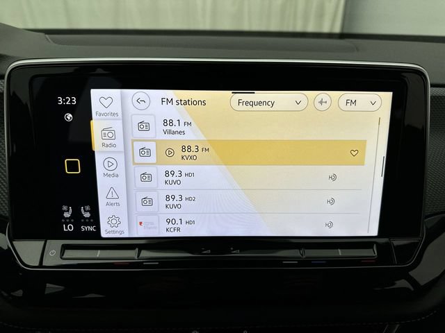 Used 2025 Volkswagen Atlas Cross Sport SEL Premium R-Line AWD/4WD image 16