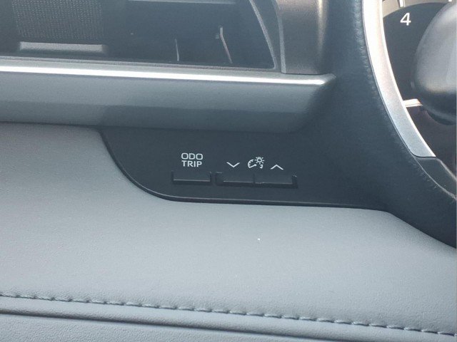 Used 2020 Toyota Highlander XLE image 23