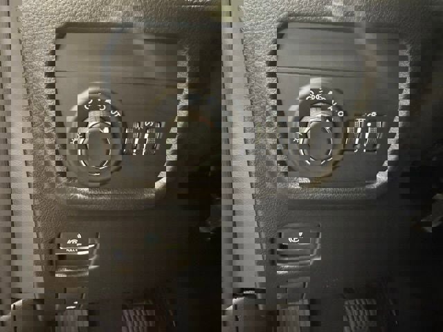 New 2025 Jeep Grand Cherokee Laredo w/ Luxury Tech Group I image 9