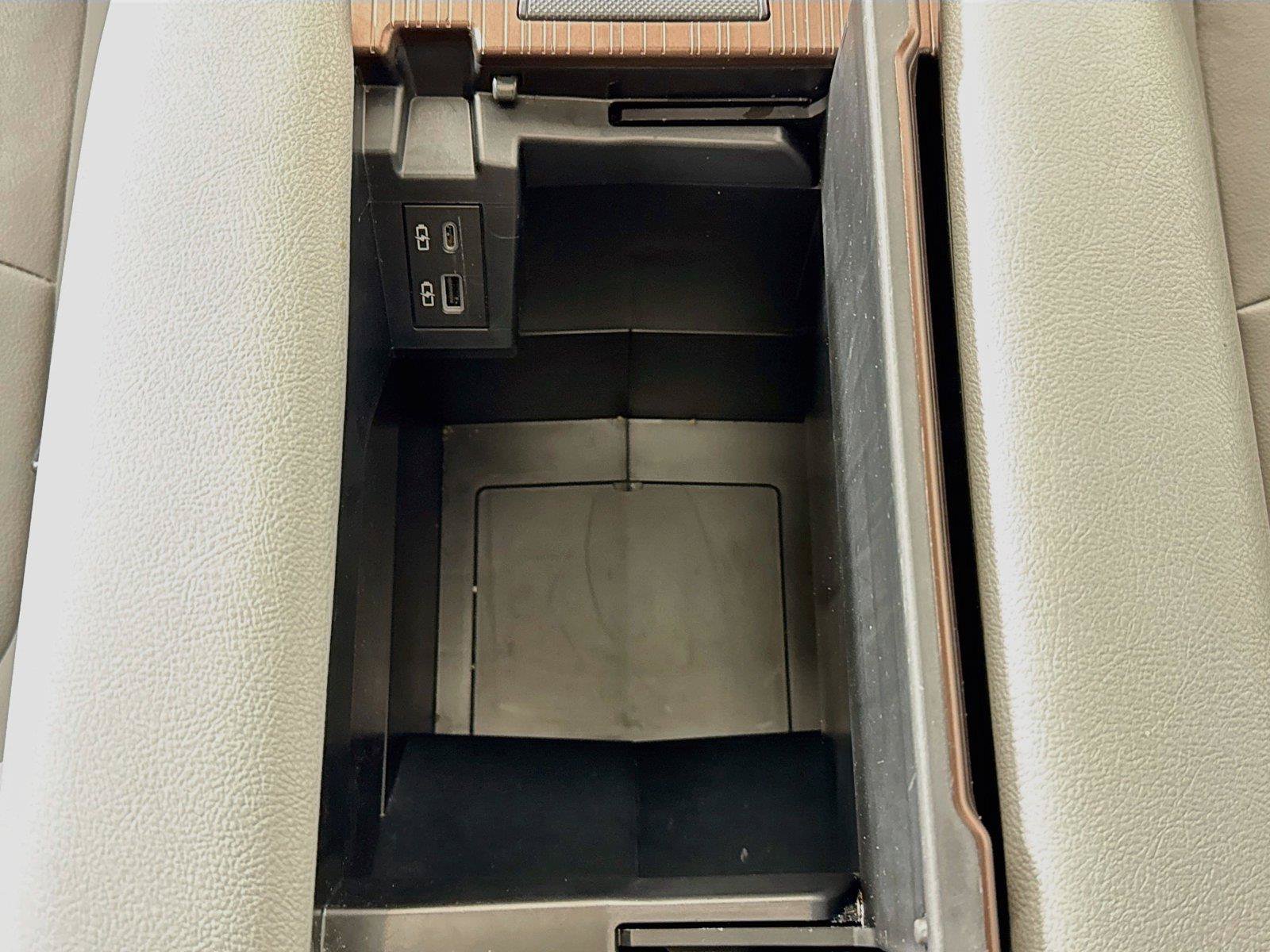 Certified 2024 Toyota Sienna XLE FWD image 33