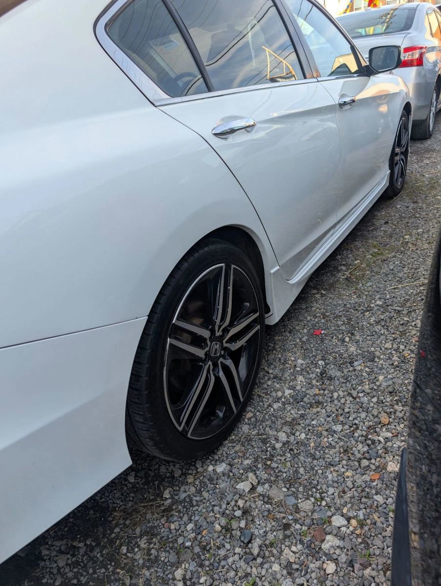 Used 2017 Honda Accord Sport image 16