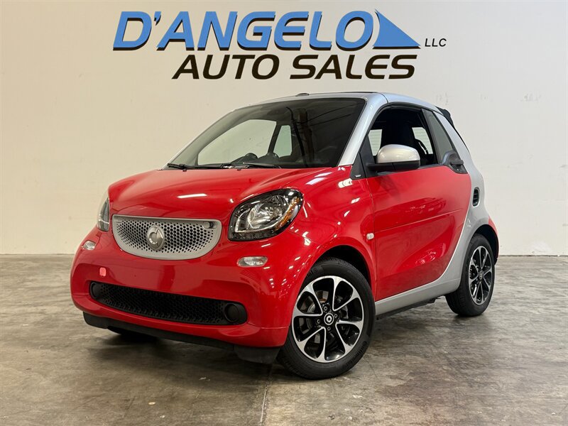 Used 2017 smart fortwo passion RWD image 1