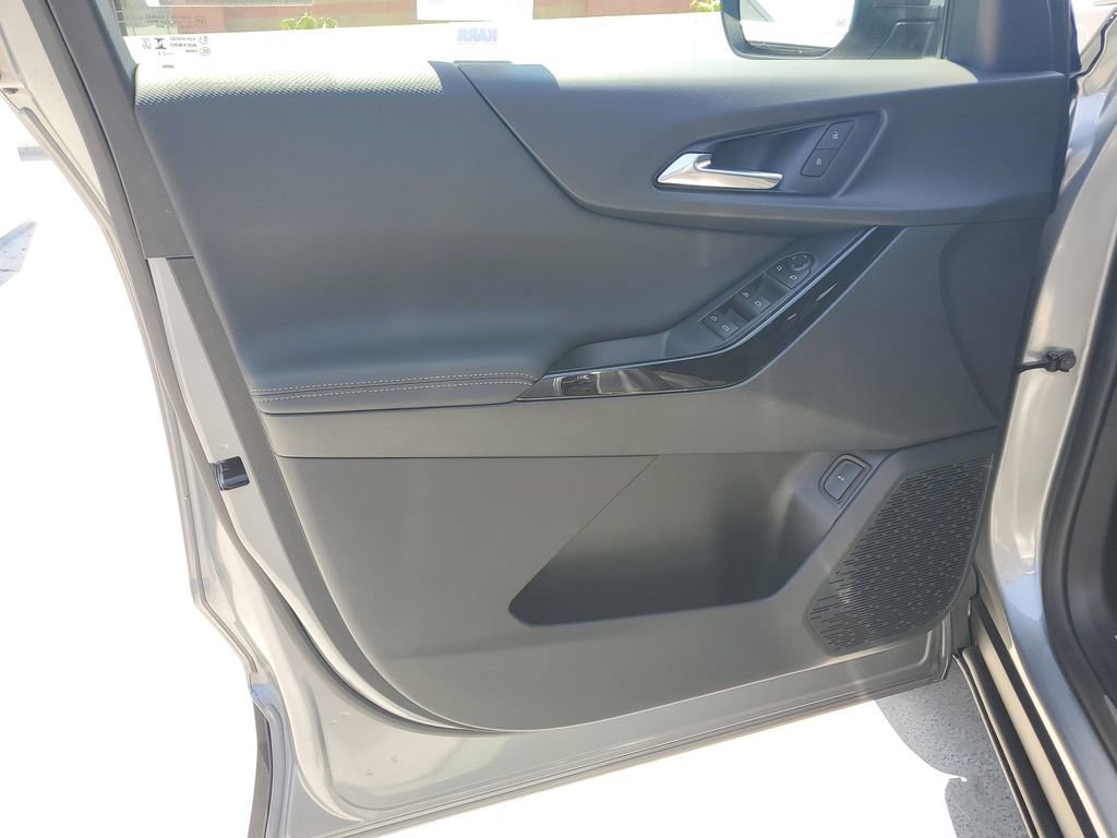 New 2026 Chevrolet Equinox LT w/ Convenience Package II FWD image 20