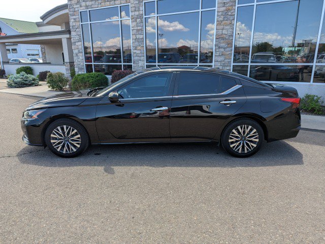 Used 2023 Nissan Altima 2.5 SV FWD image 2
