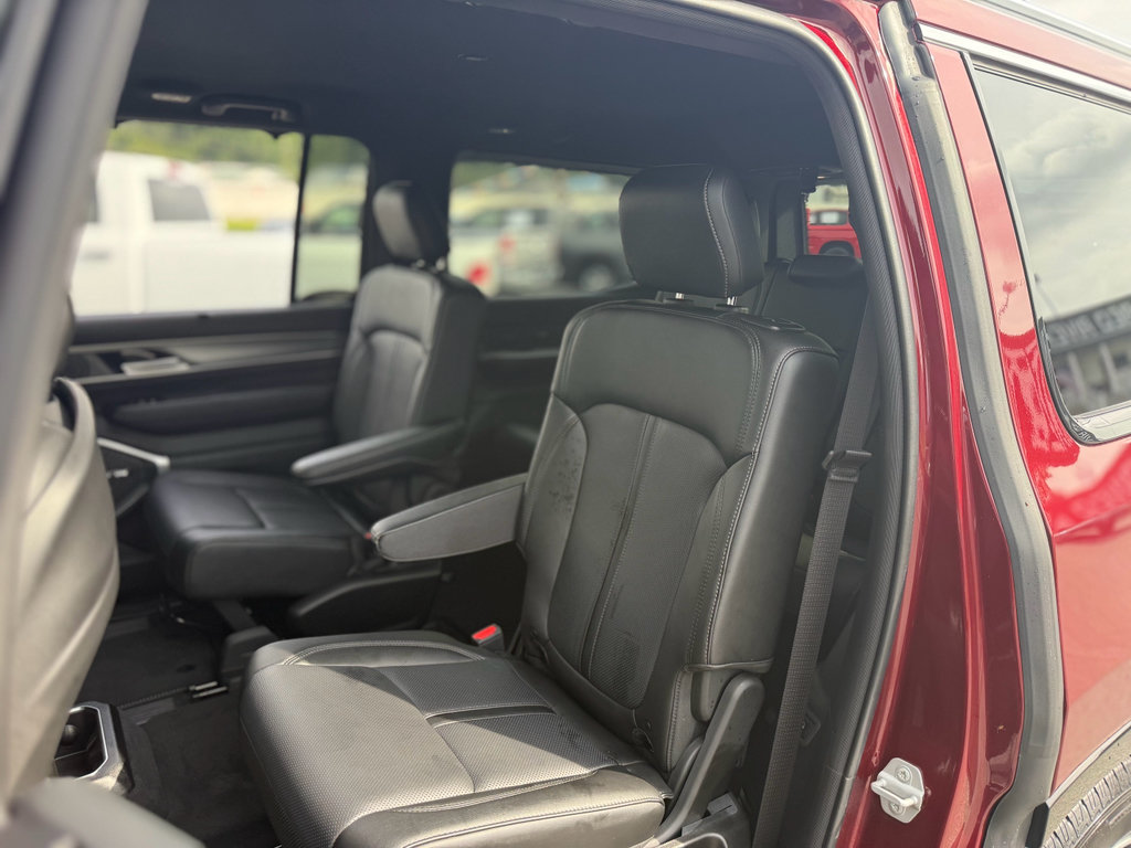 Used 2025 Jeep Wagoneer Series III AWD/4WD image 30