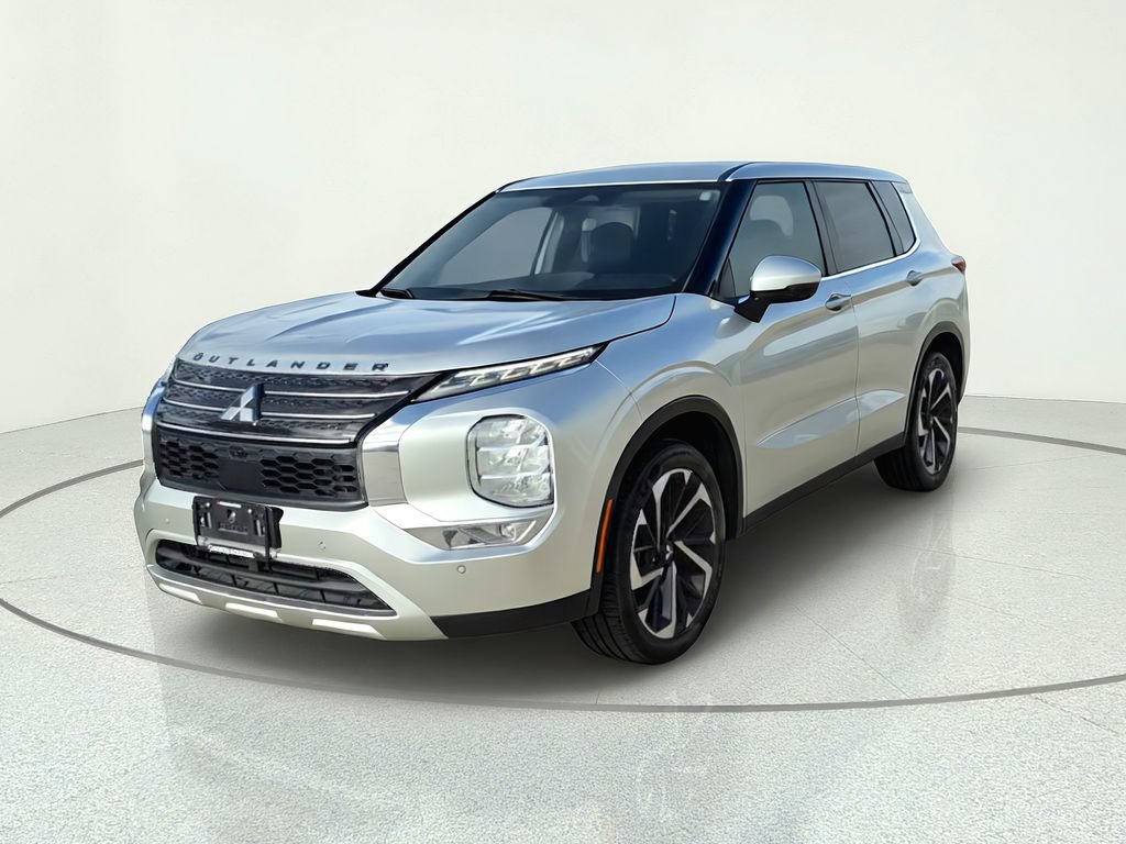 Used 2023 Mitsubishi Outlander SE FWD image 1