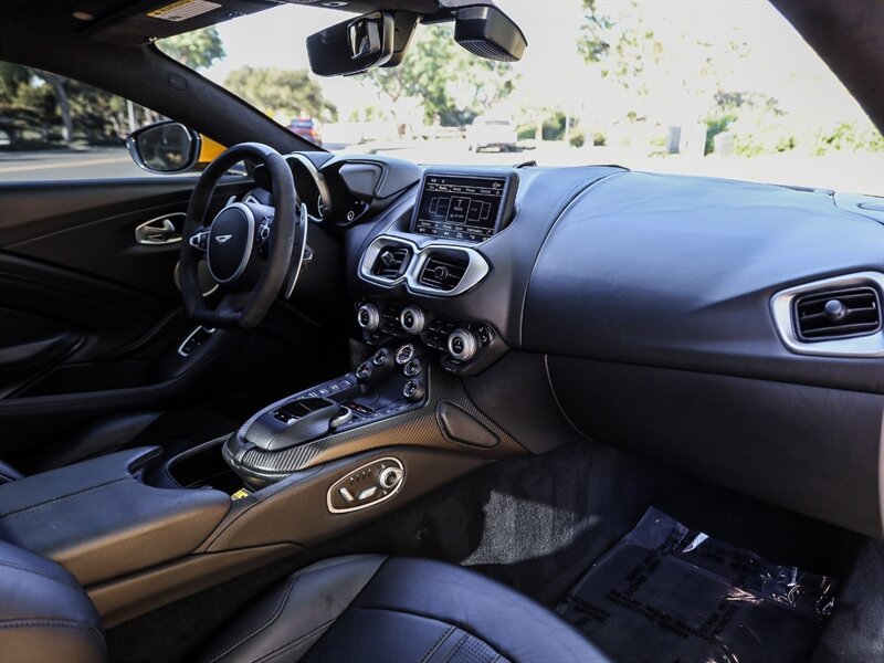 Used 2020 Aston Martin V8 Vantage Coupe RWD image 17