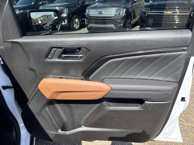 Used 2025 GMC Canyon AT4 w/ Nightfall Edition image 18