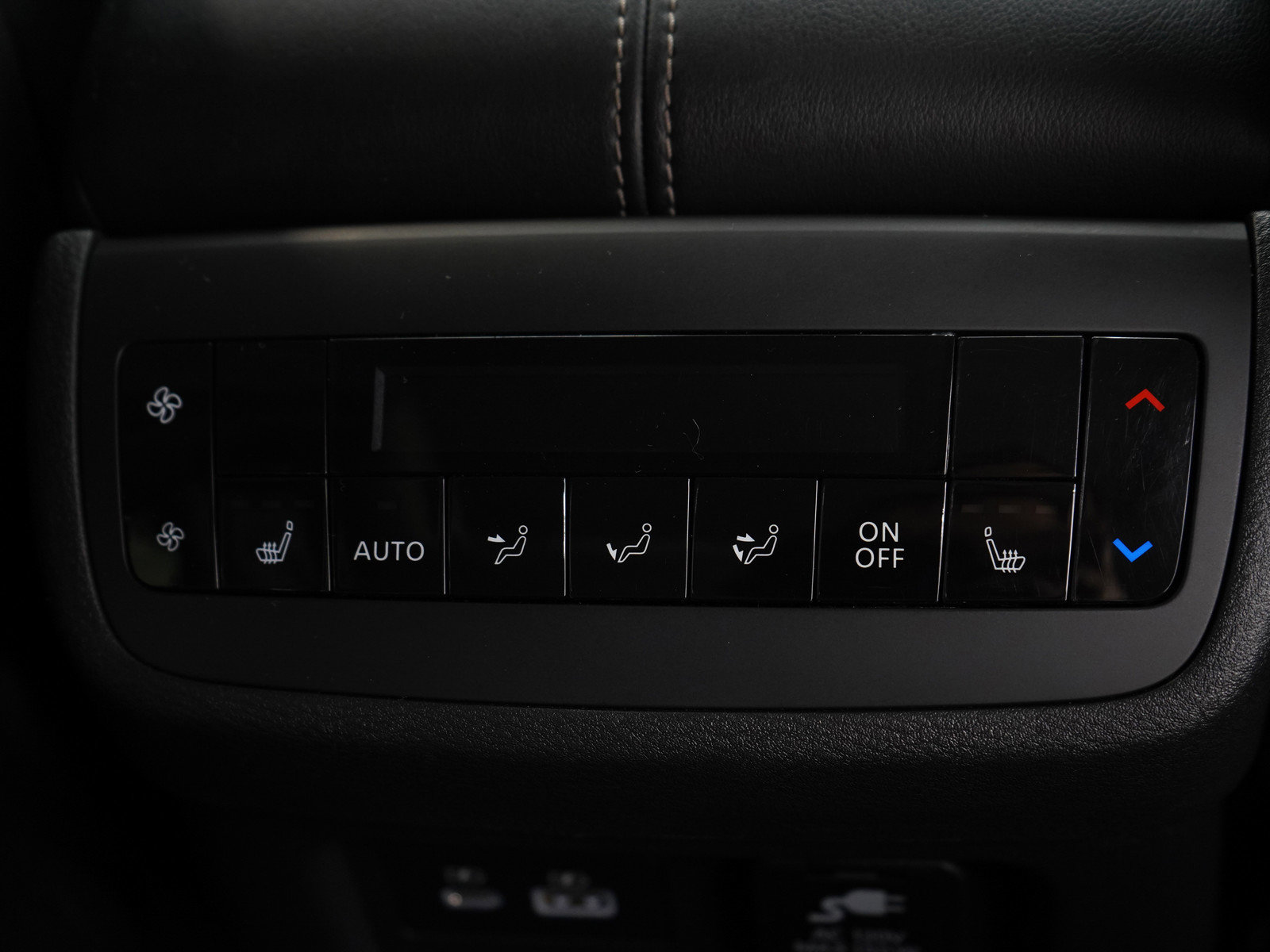 Used 2023 Nissan Pathfinder SL AWD/4WD image 14