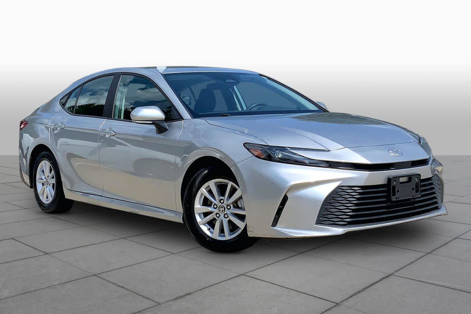 Used 2025 Toyota Camry LE FWD image 3
