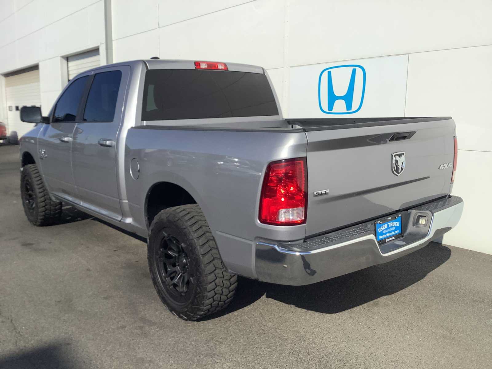Used 2021 RAM 1500 Classic SLT AWD/4WD image 4
