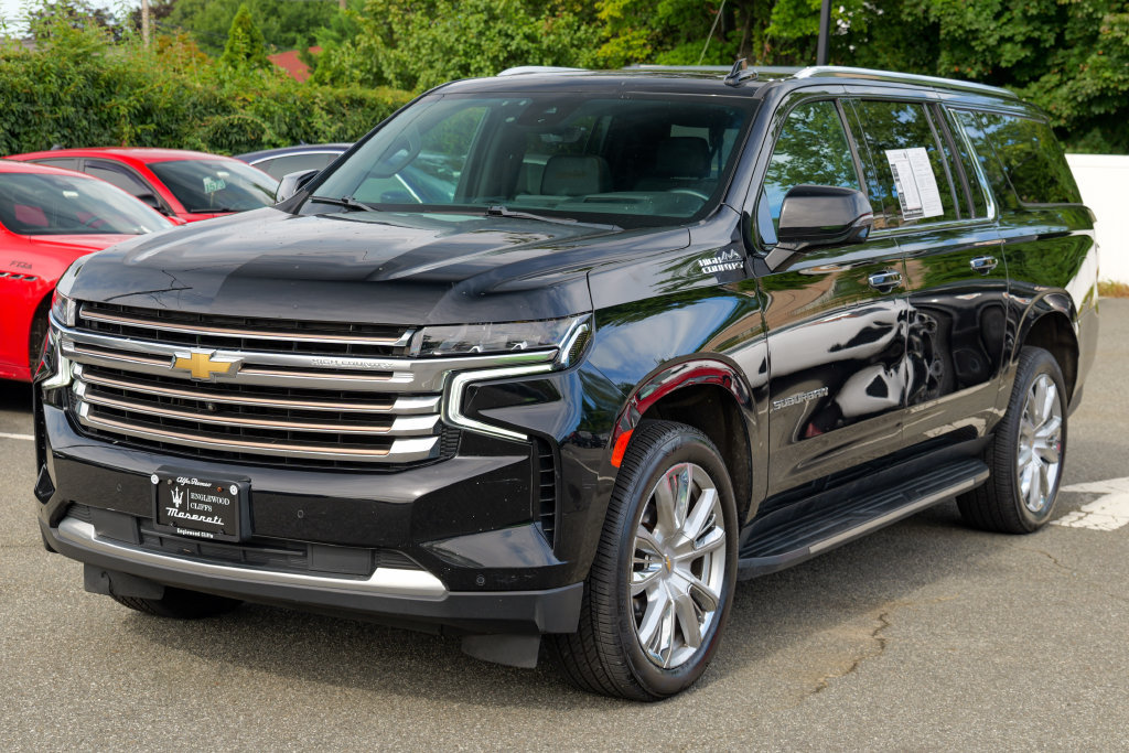Used 2023 Chevrolet Suburban High Country AWD/4WD image 3