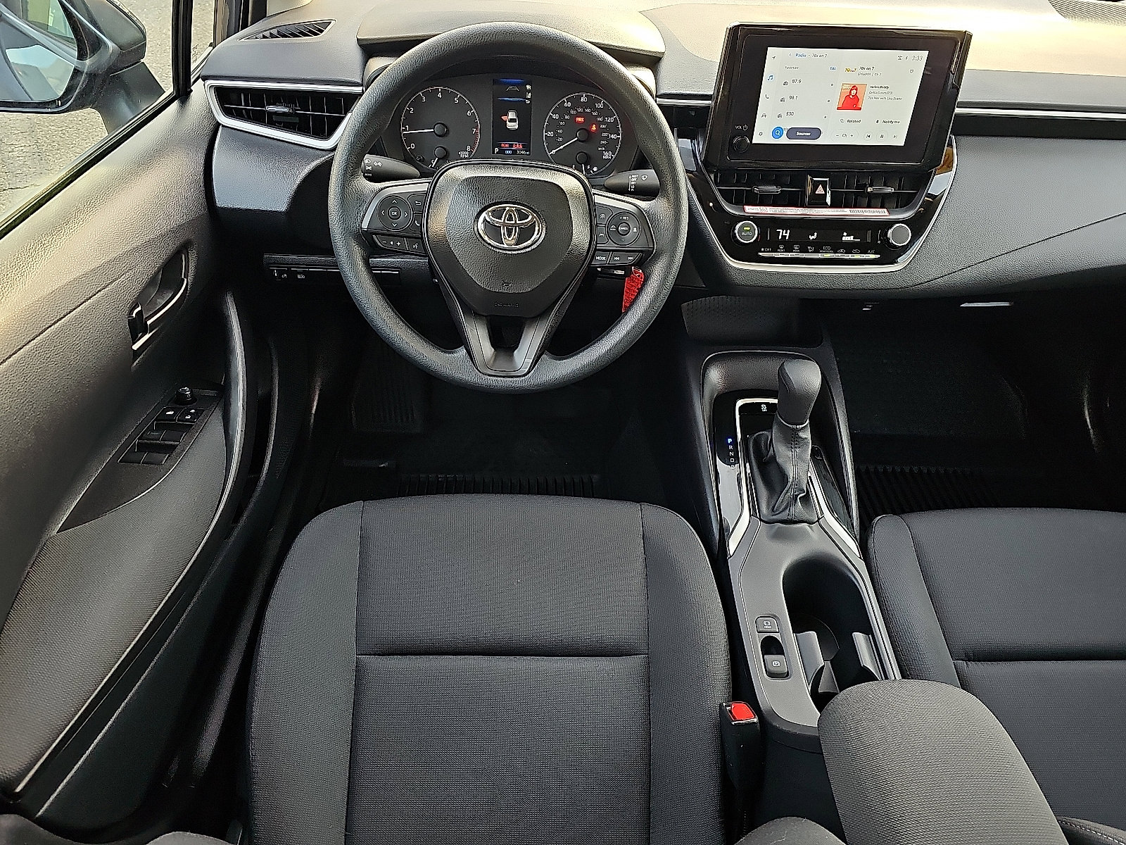 Used 2025 Toyota Corolla LE image 12