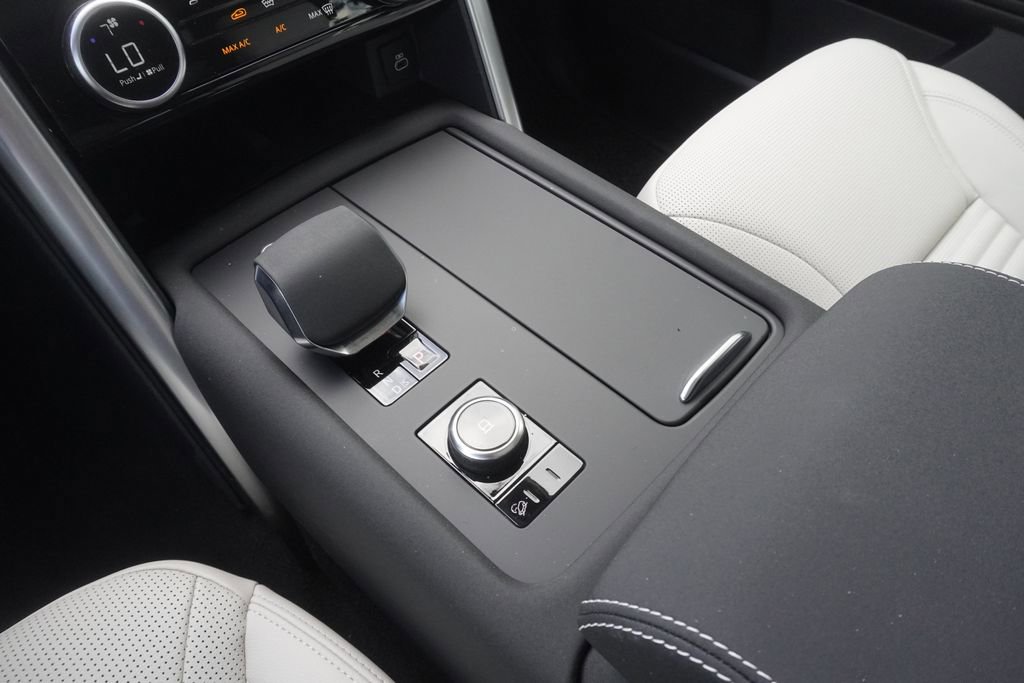 New 2025 Land Rover Discovery Dynamic SE image 14