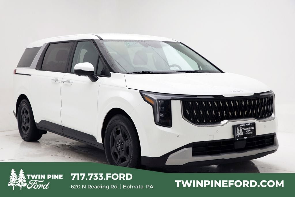 Used 2025 Kia Carnival FWD image 1