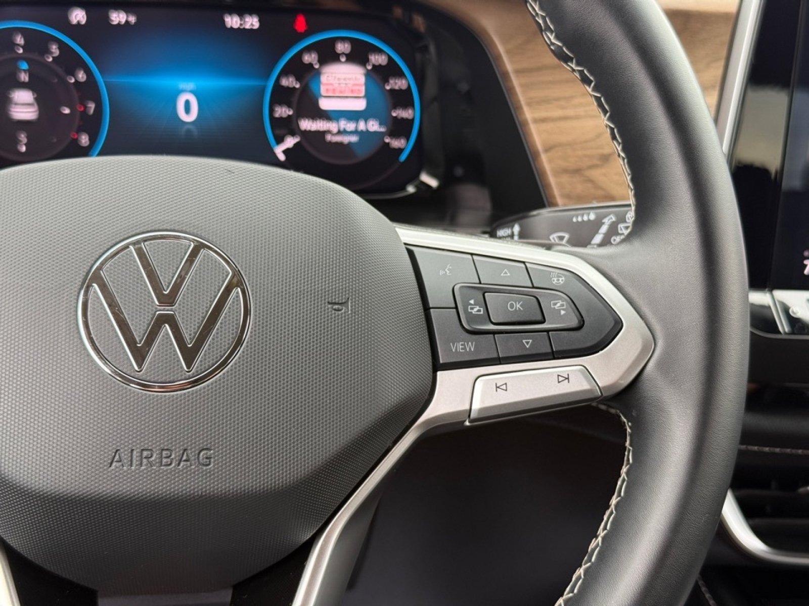 Used 2025 Volkswagen Atlas SE AWD/4WD image 22