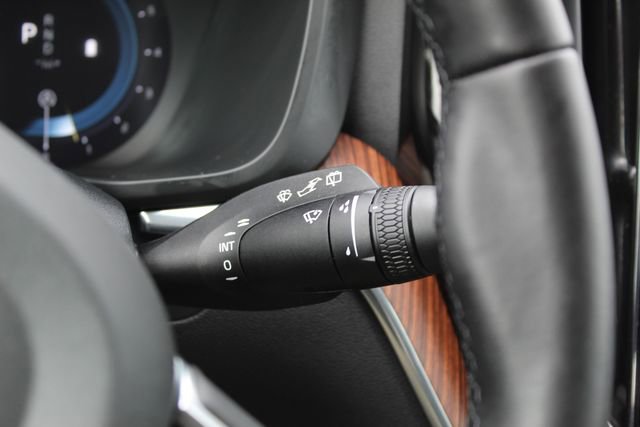 Used 2024 Volvo XC60 B5 Plus image 19