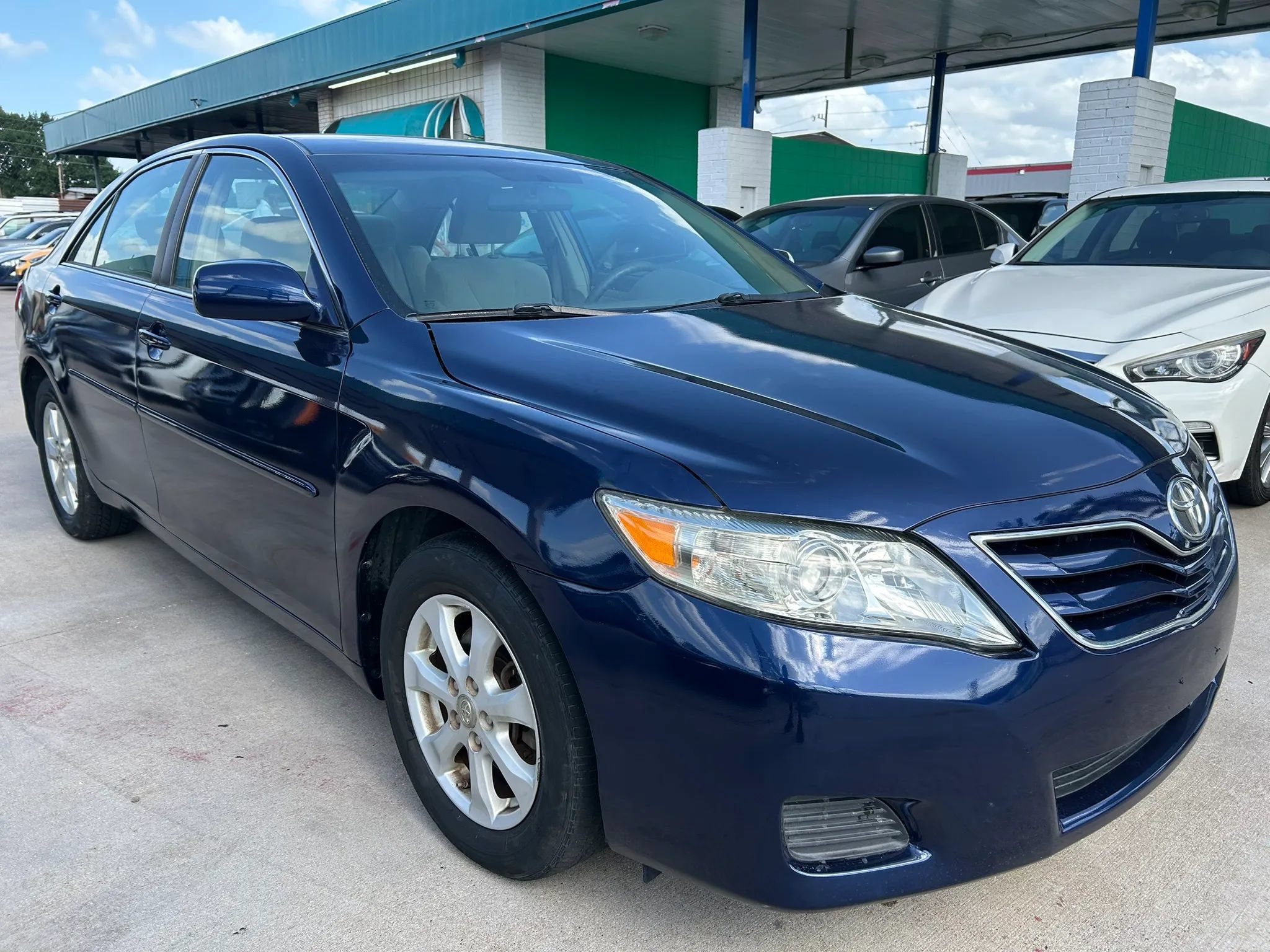 Used 2010 Toyota Camry LE FWD image 7
