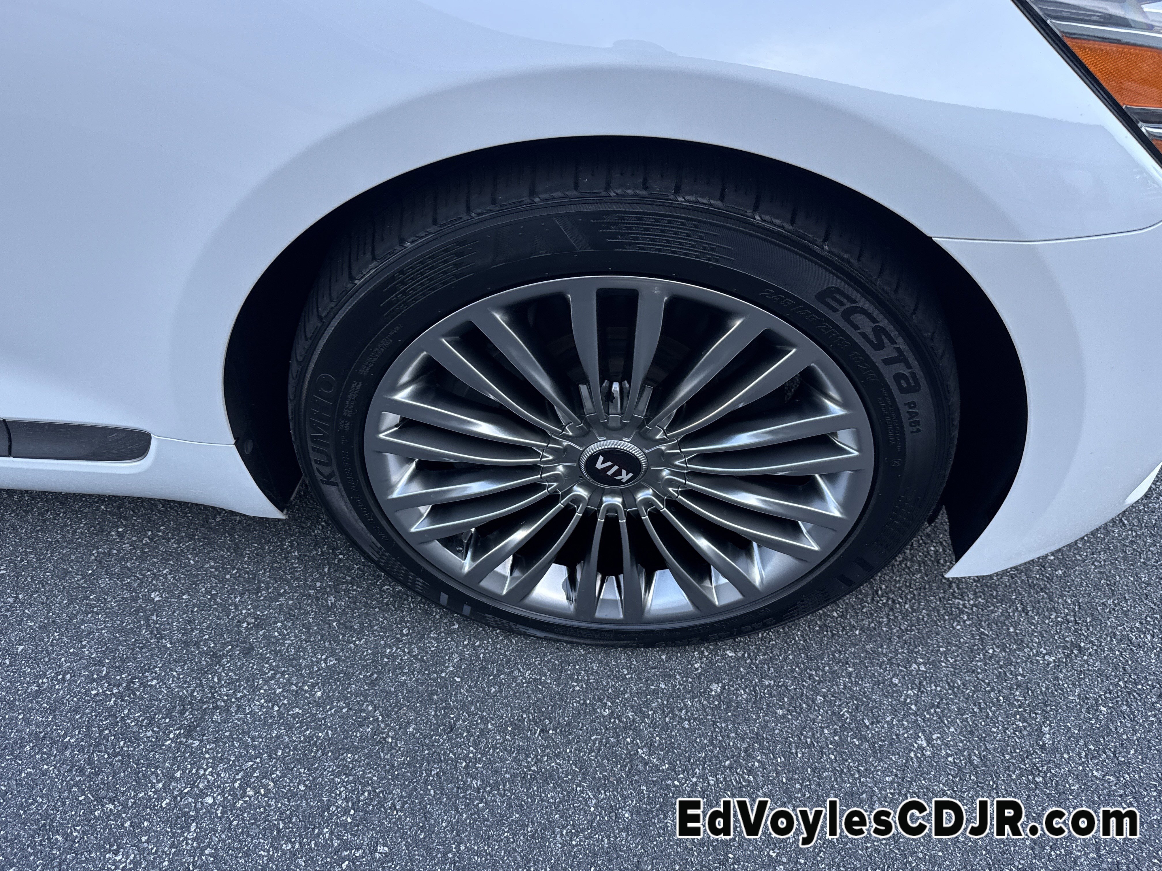 Used 2020 Kia K900 Luxury w/ VIP Package image 16