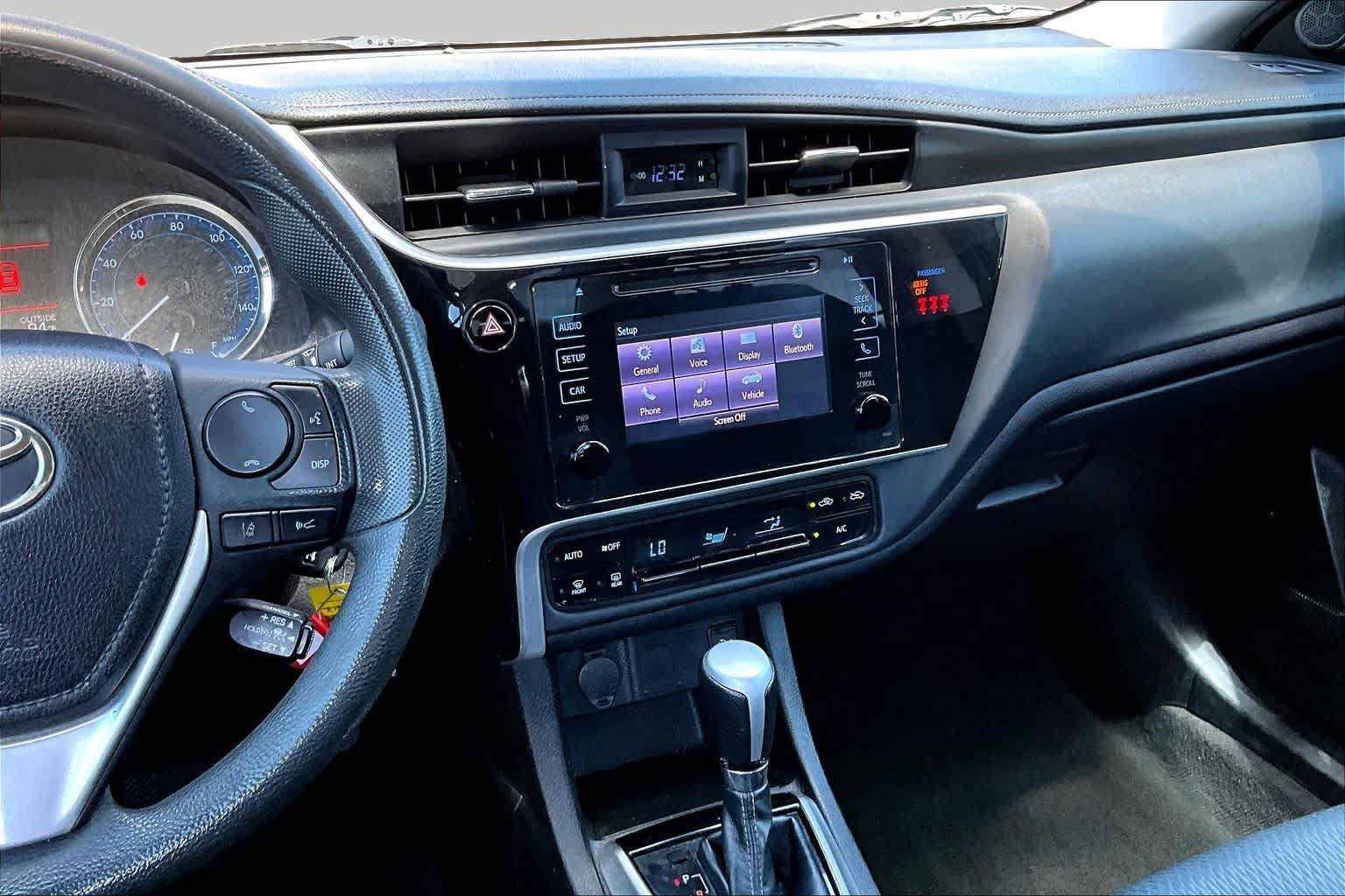 Used 2018 Toyota Corolla LE FWD image 9