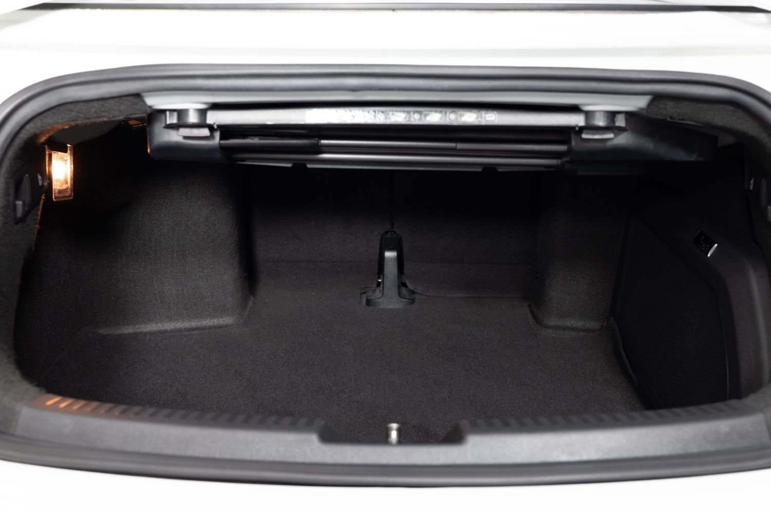 Used 2019 Volkswagen Beetle 2.0T SE w/ SE Premium Package FWD image 17