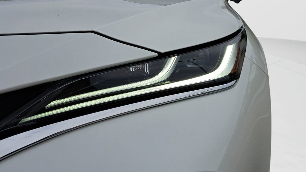 Certified 2021 Toyota Venza Limited w/ Advanced Technology Package image 9