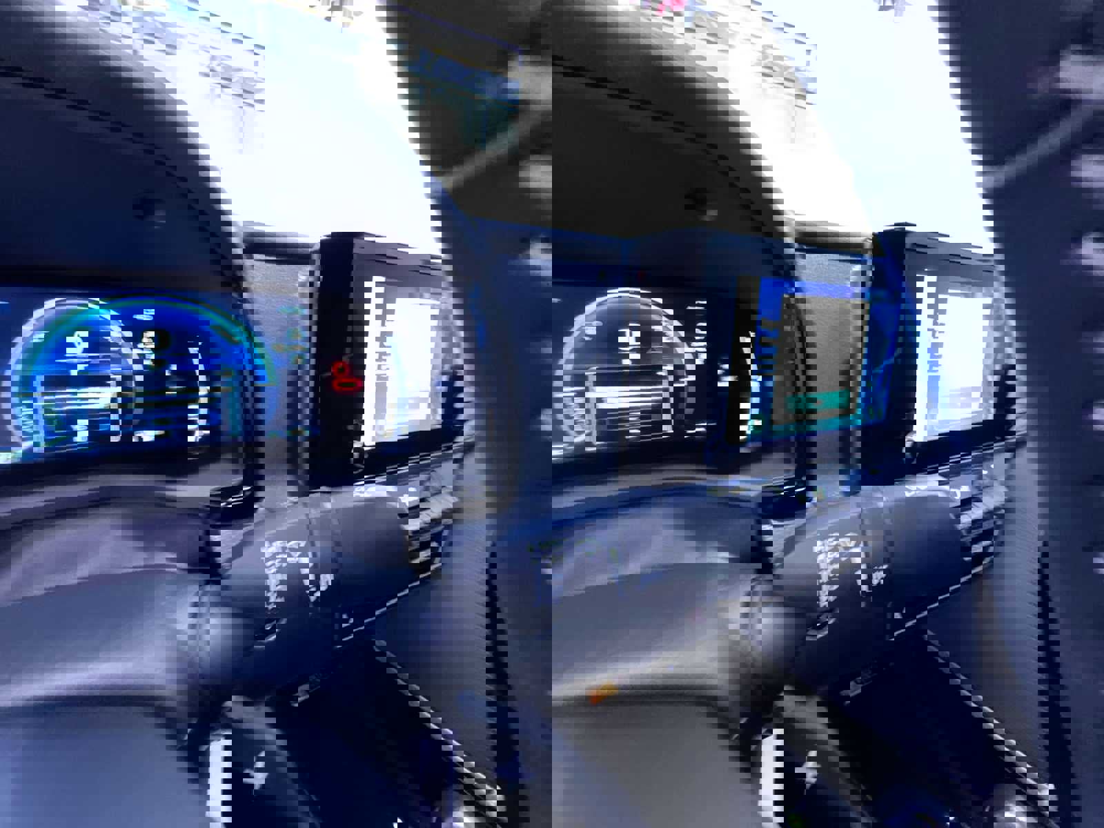 Used 2025 Toyota Camry SE w/ Convenience Package image 19