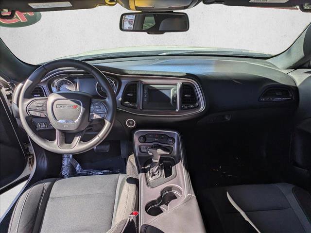 Used 2015 Dodge Challenger SXT image 17