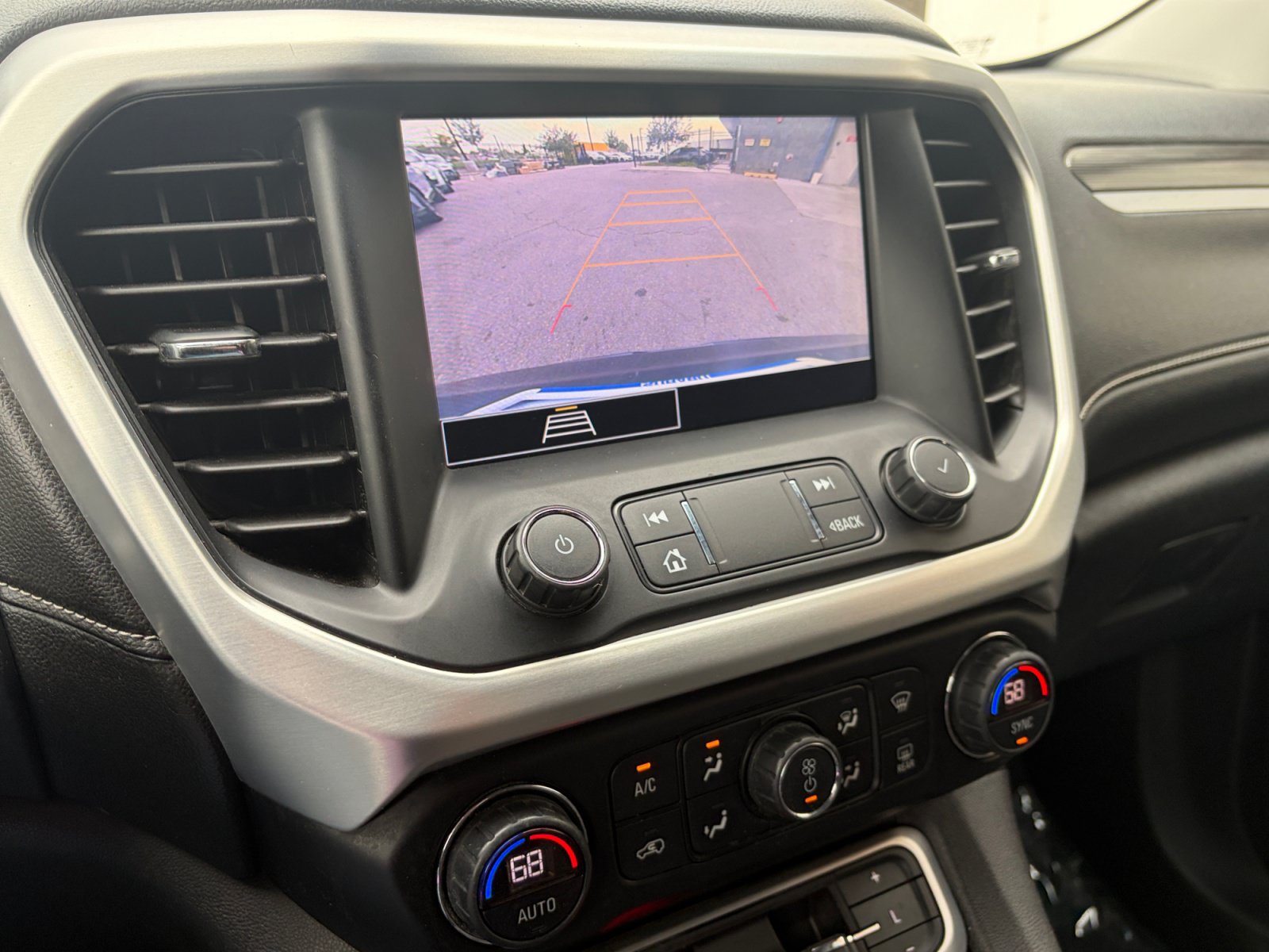 Used 2020 GMC Acadia SLT AWD/4WD image 19