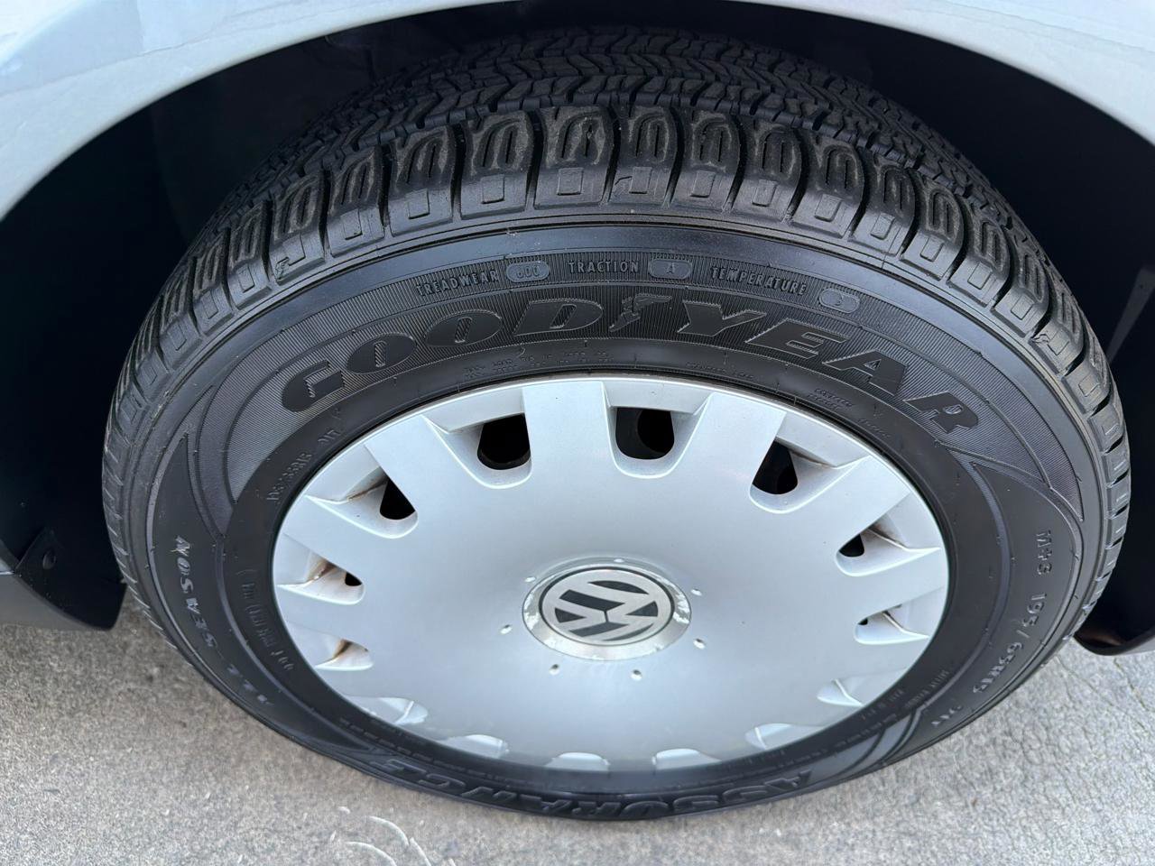 Used 2004 Volkswagen Passat GL FWD image 16