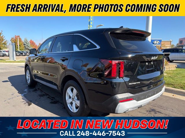 Used 2025 Kia Sorento LX FWD image 2