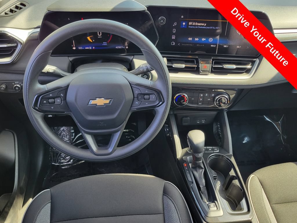Used 2025 Chevrolet TrailBlazer LT AWD/4WD image 6