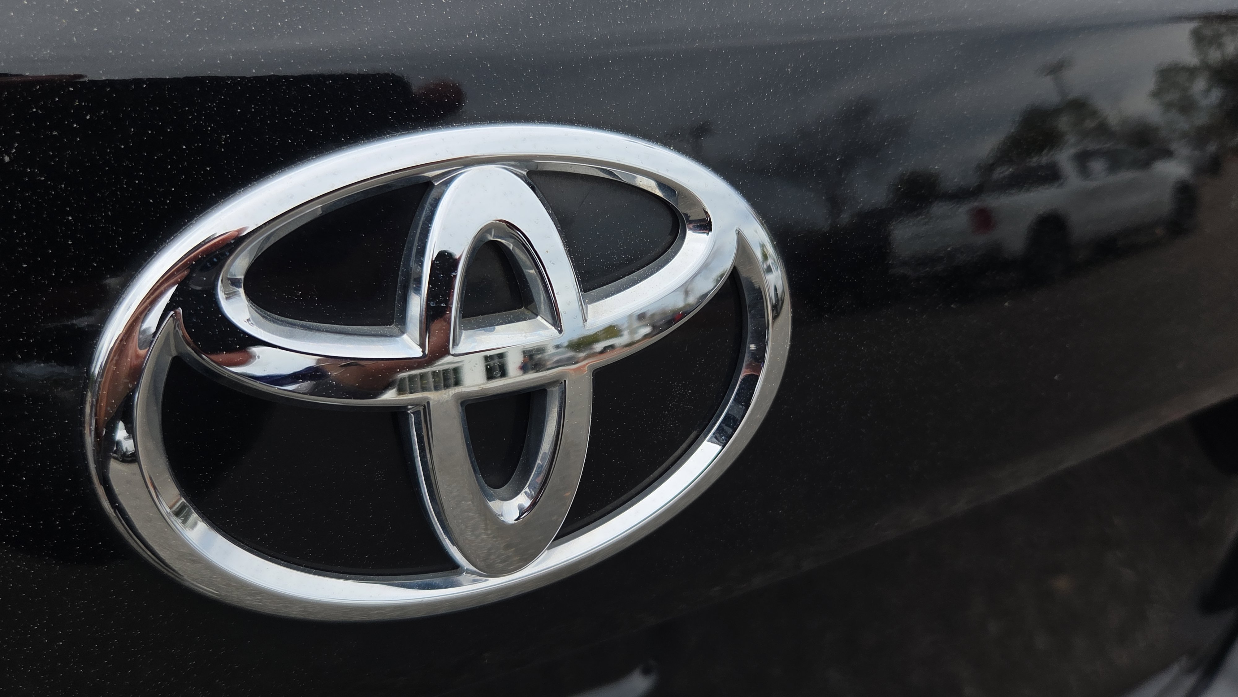 Used 2020 Toyota Yaris L image 16