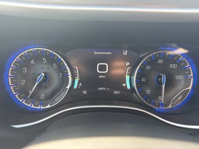 Used 2024 Chrysler Pacifica Touring-L FWD image 11