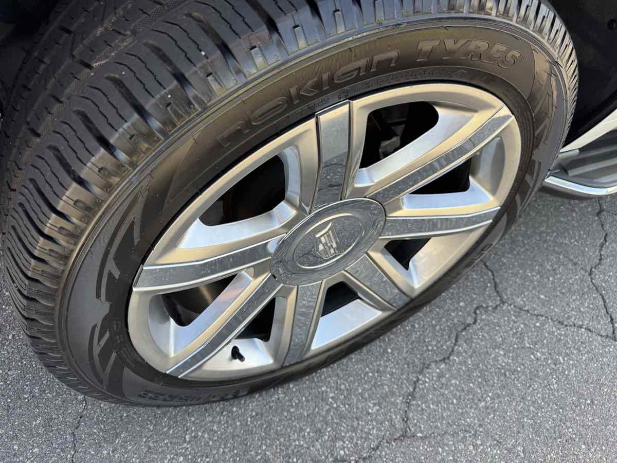 Used 2018 Cadillac Escalade Luxury RWD image 32