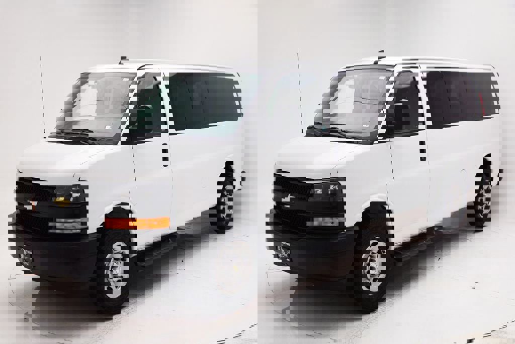 Used 2023 Chevrolet Express 3500 LS video 2