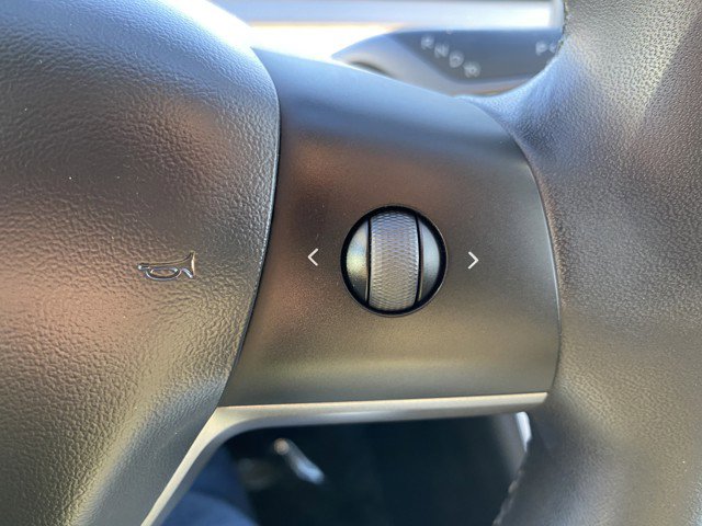 Used 2020 Tesla Model 3 Standard Range Plus image 19