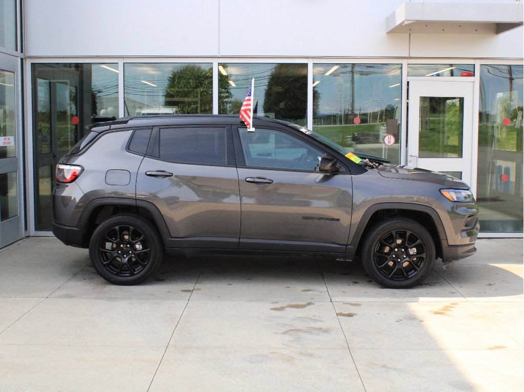 Certified 2022 Jeep Compass Latitude AWD/4WD image 4