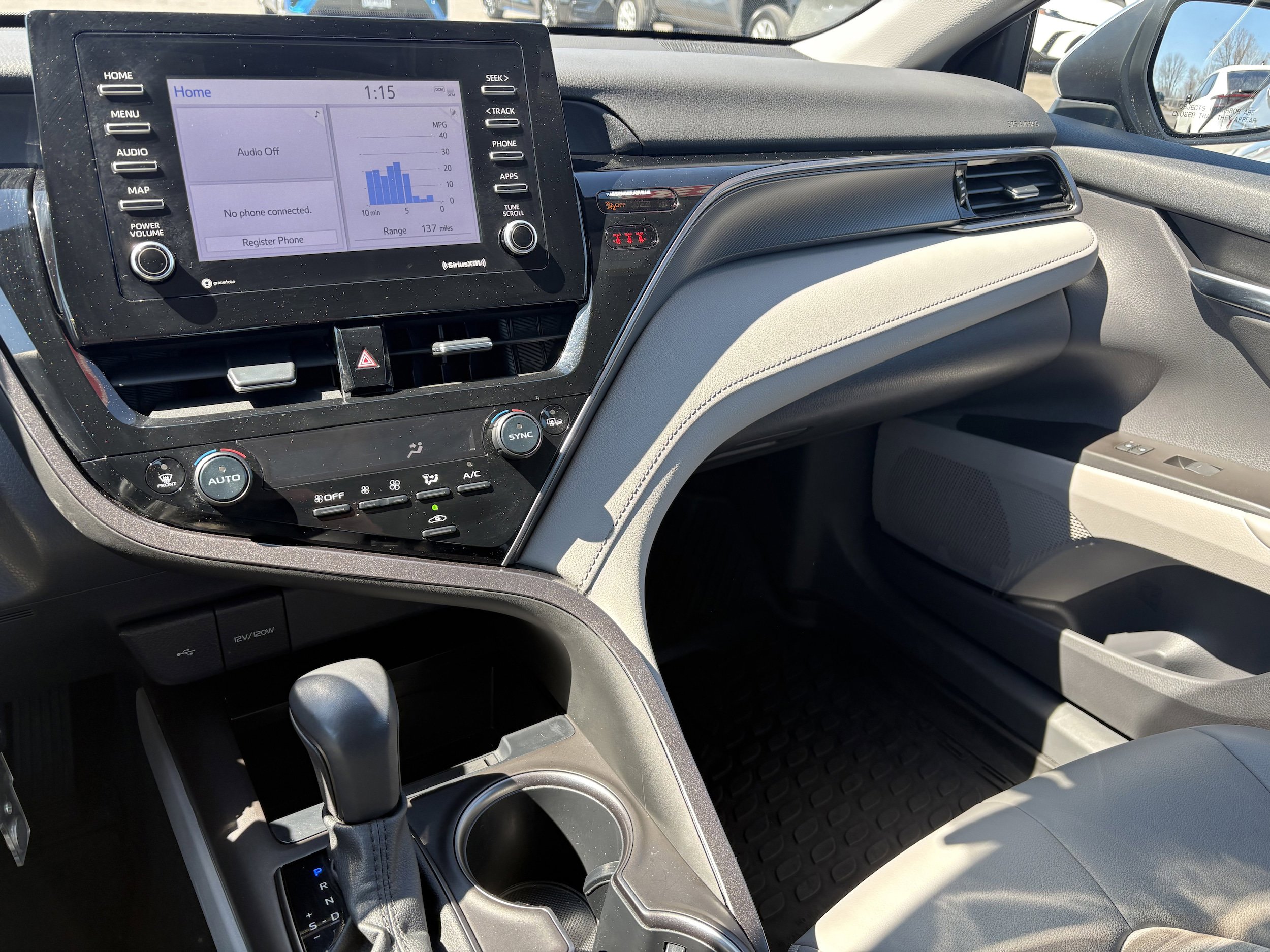 Used 2023 Toyota Camry SE image 9