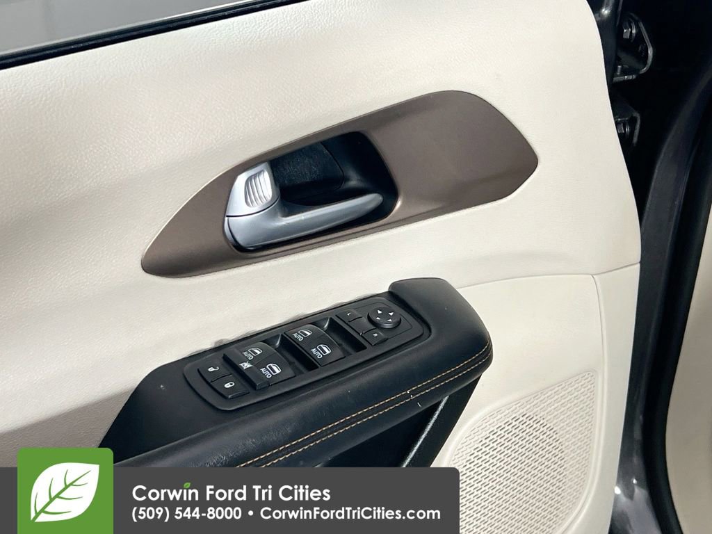 Used 2018 Chrysler Pacifica Touring-L Plus image 12
