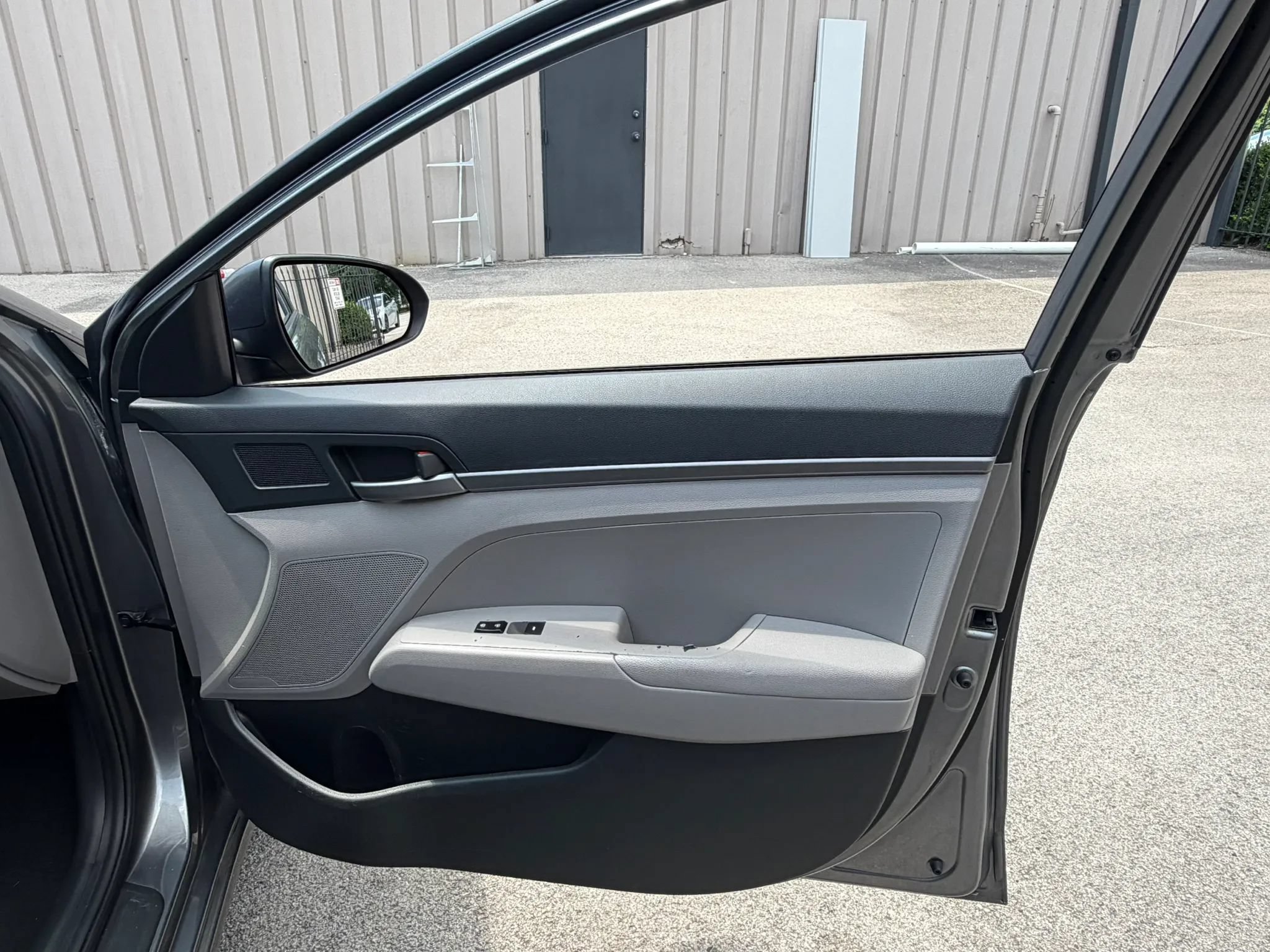 Used 2018 Hyundai Elantra SE FWD image 16