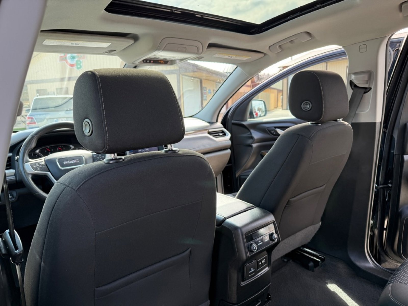 Used 2021 GMC Acadia SLE w/ GMC Pro Grade Package image 19