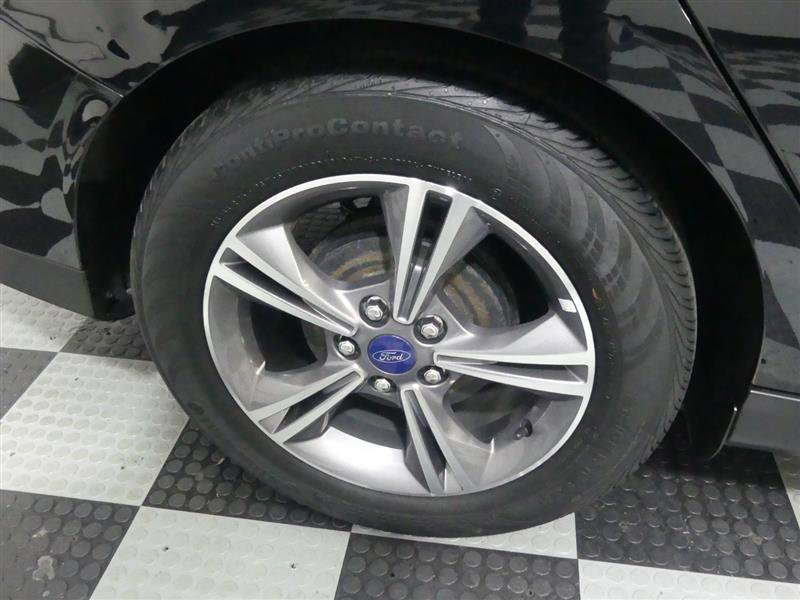 Used 2018 Ford Focus SE w/ SE Appearance Package image 16